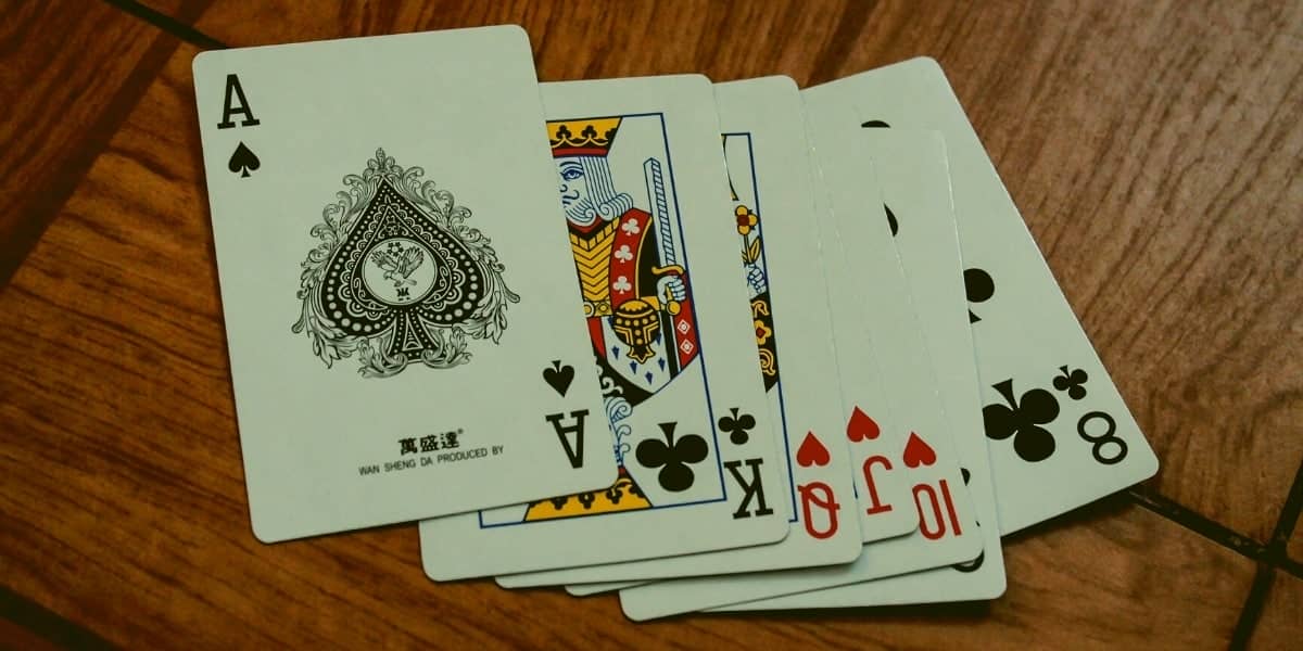 how to play canasta